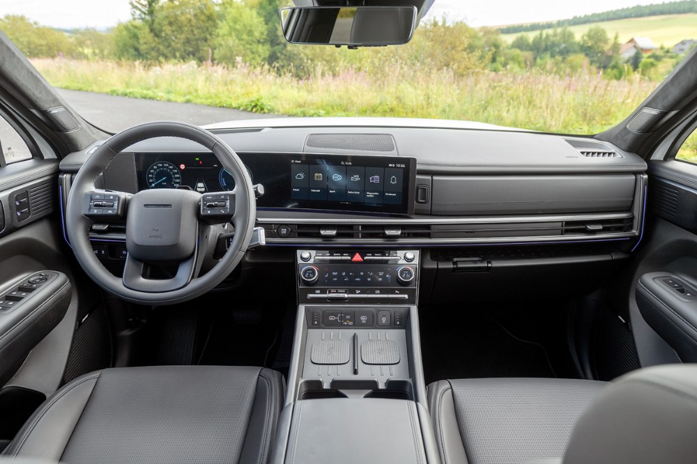 Hyundai Santa Fe HEV AWD – Dokáže ohromit